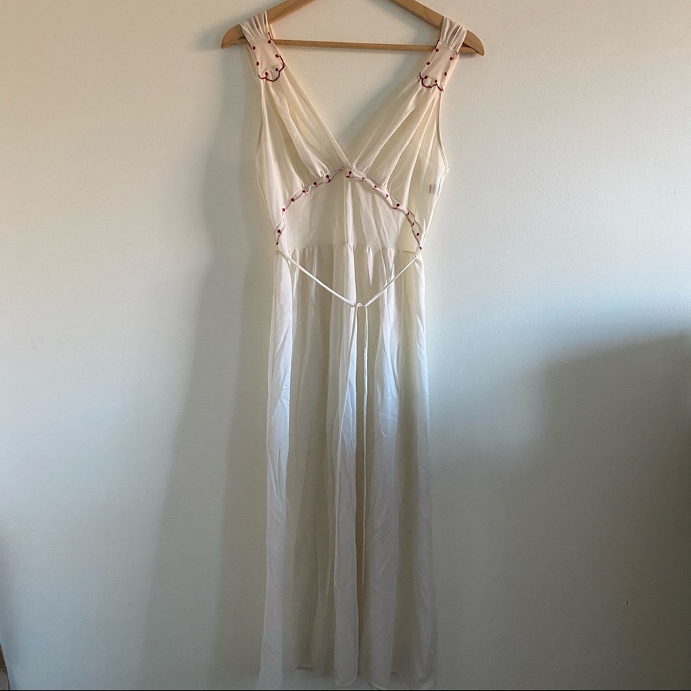 ❌SOLD❌ 1960s Embroidered Vintage Slip, Medium